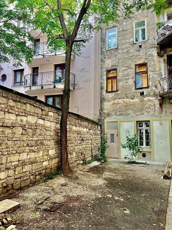 Gozsdu Court Le Chat Noir Budapest Apartment