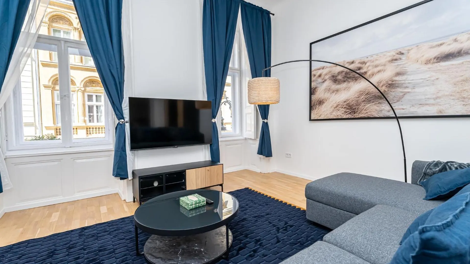 Gozsdu Court Le Chat Noir Budapest Apartment
