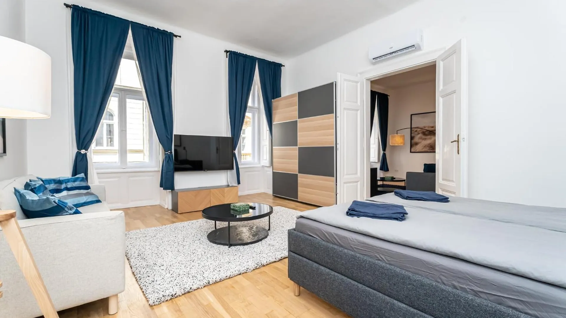 Apartment Gozsdu Court Le Chat Noir Budapest Hungary