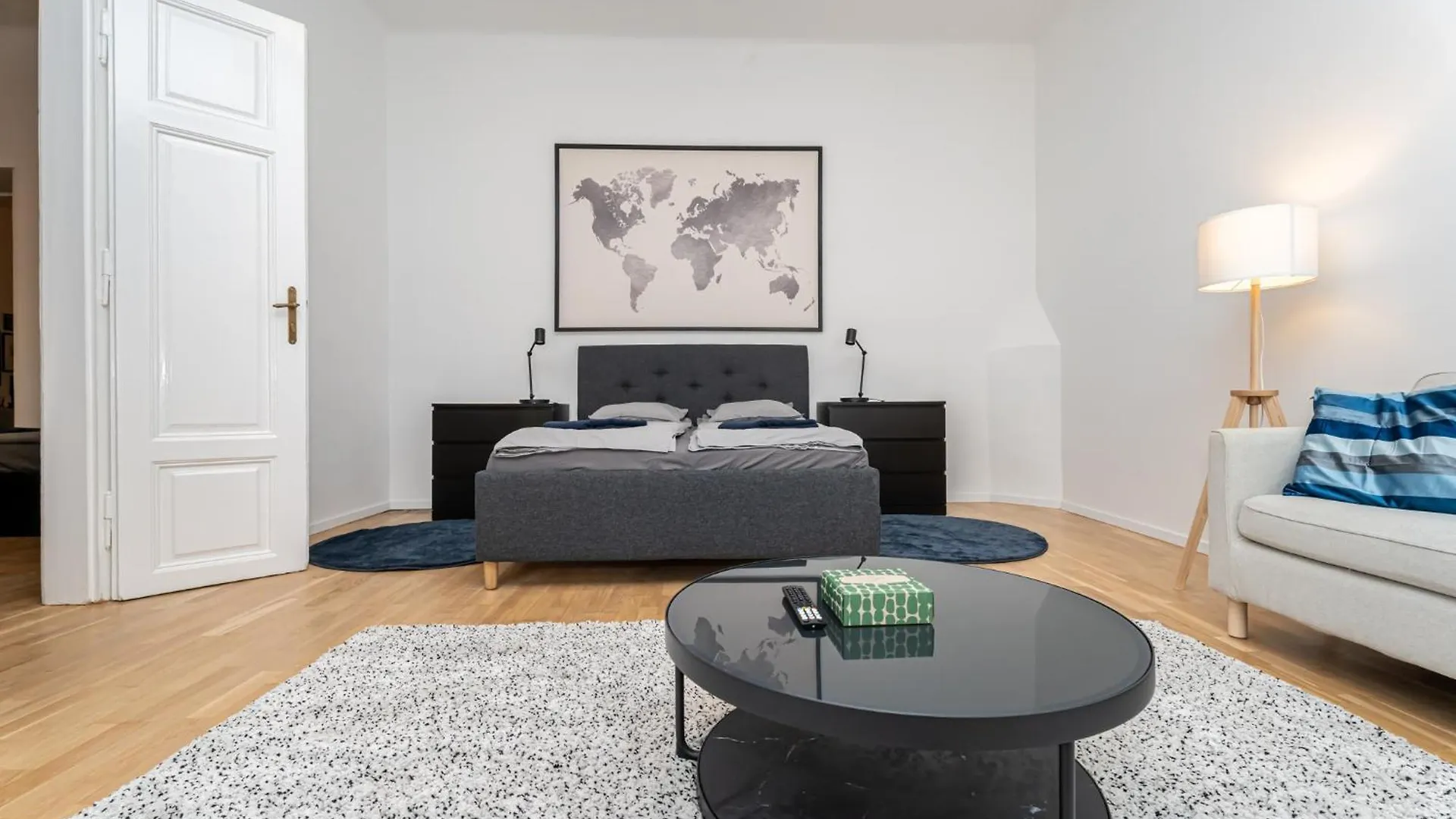 Gozsdu Court Le Chat Noir Budapest