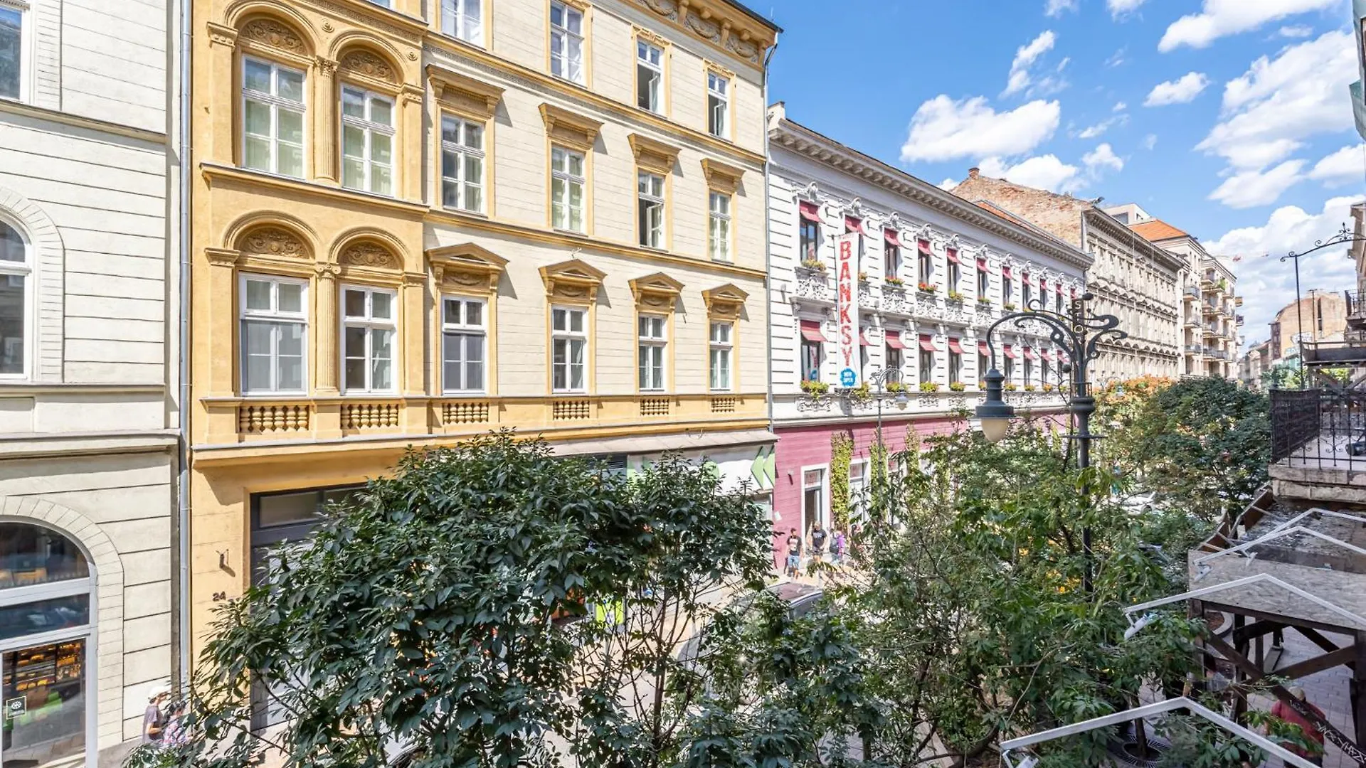 Gozsdu Court Le Chat Noir Budapest 0*,