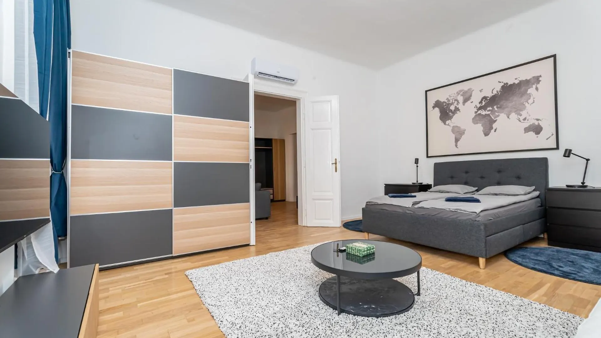 Gozsdu Court Le Chat Noir Budapest Apartment